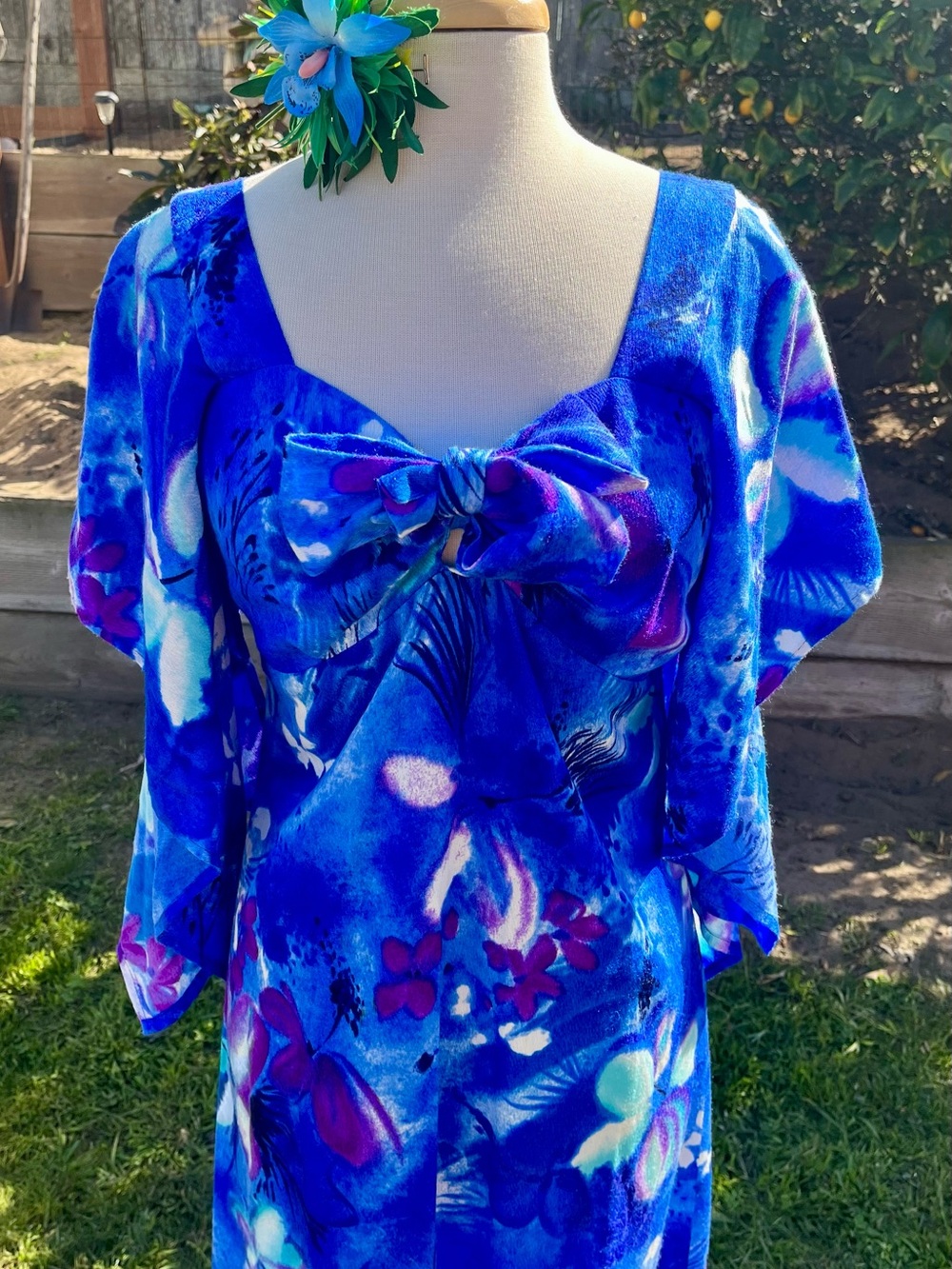 Vintage, vibrant blue Aloha dress M